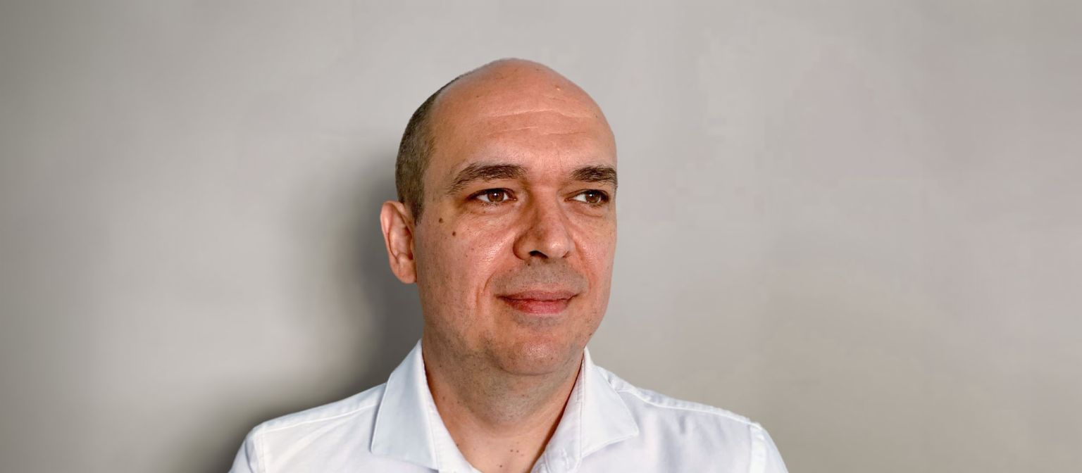 Лицето на сликата е Кристиан Мусат, управниот директор на EOS International BVG и „мозокот“ на проектот Kollecto+.