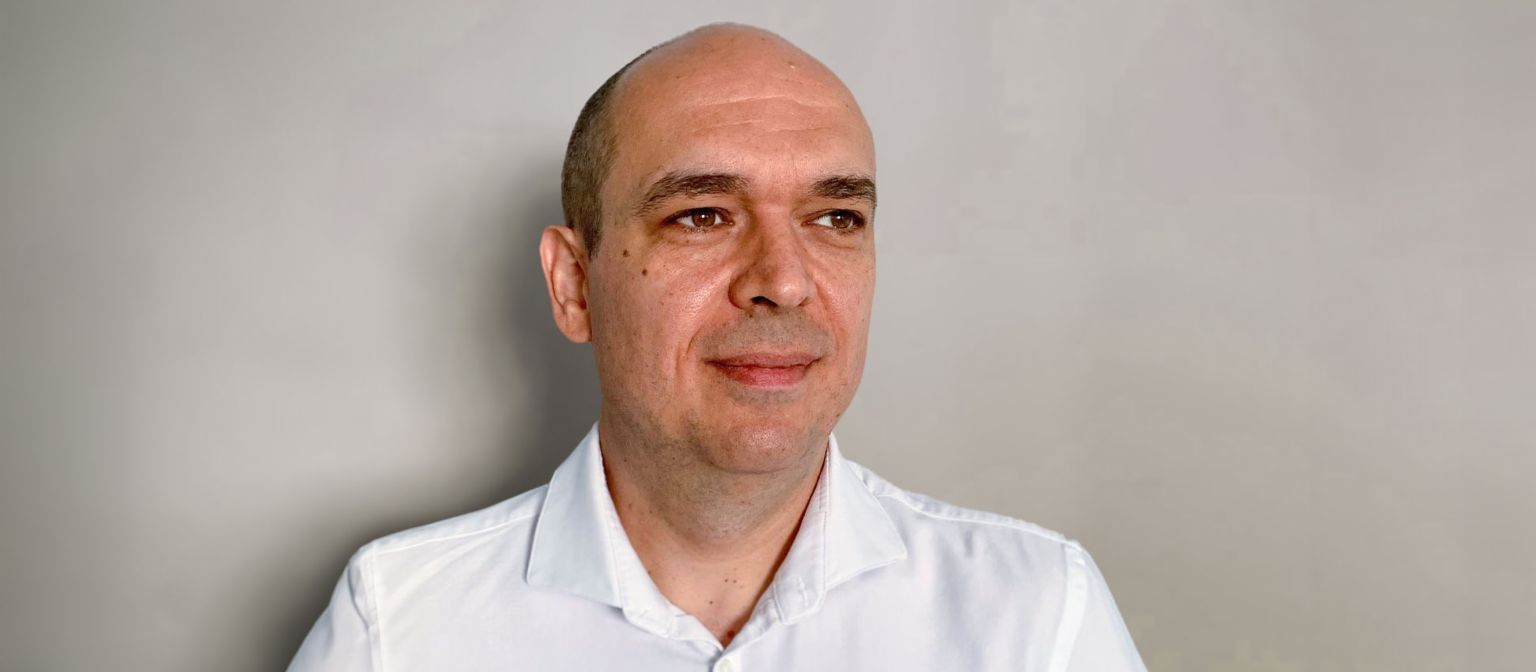 Лицето на сликата е Кристиан Мусат, управниот директор на EOS International BVG и „мозокот“ на проектот Kollecto+.