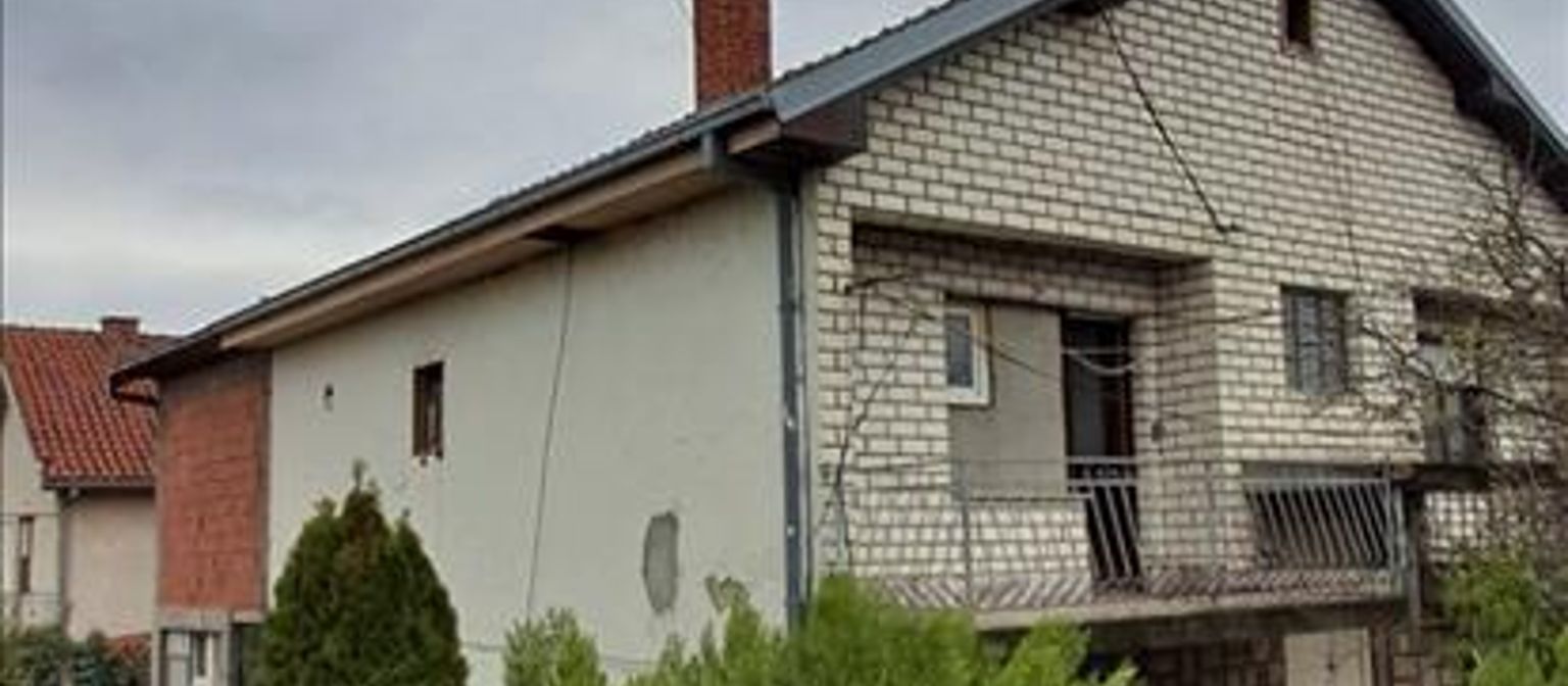 Neighborhood, City, House, Housing, Villa, Outdoors, Nature, Countryside, Cottage, Rural