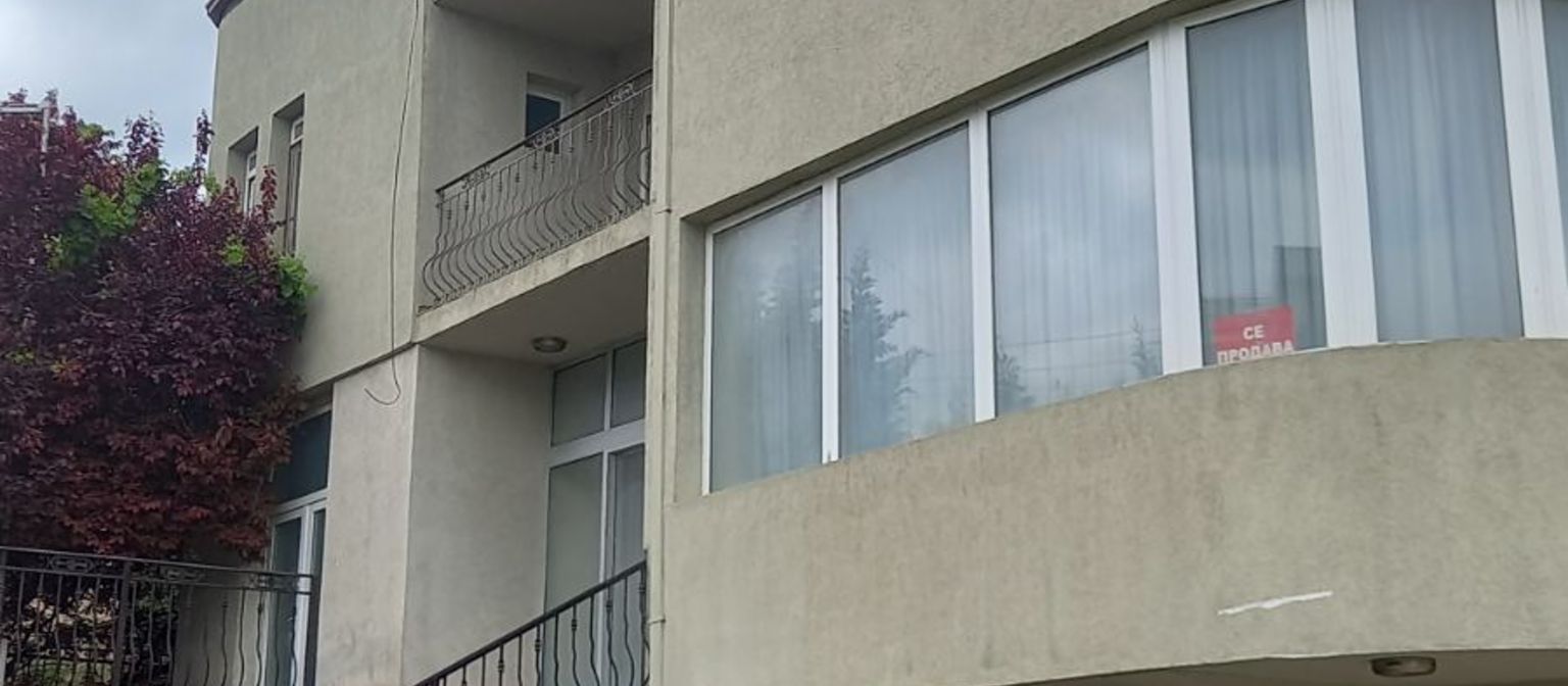 City, Urban, Building, Condo, Housing, High-Rise, Gas-Pump, House, Bay-Window, Apartment-Building