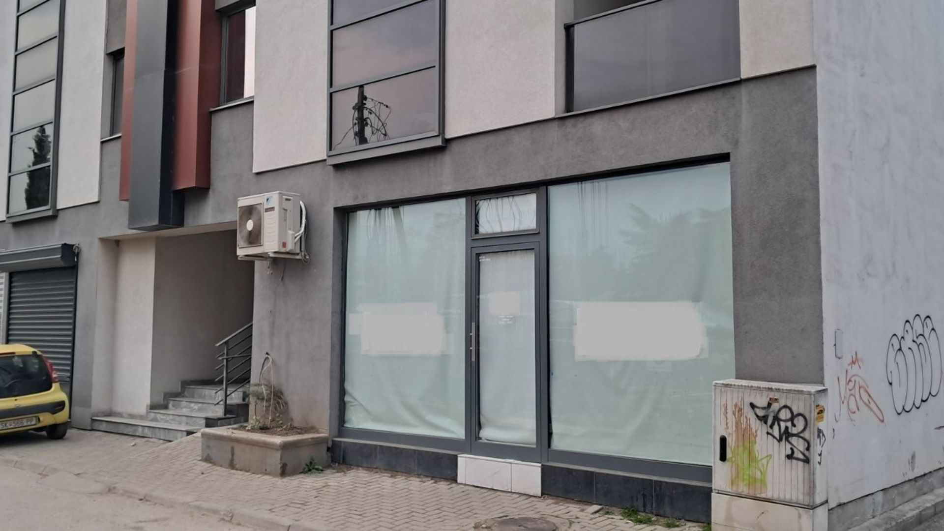 City, Car, Urban, Housing, House, Wheel, Street, Row-House, Person, Window